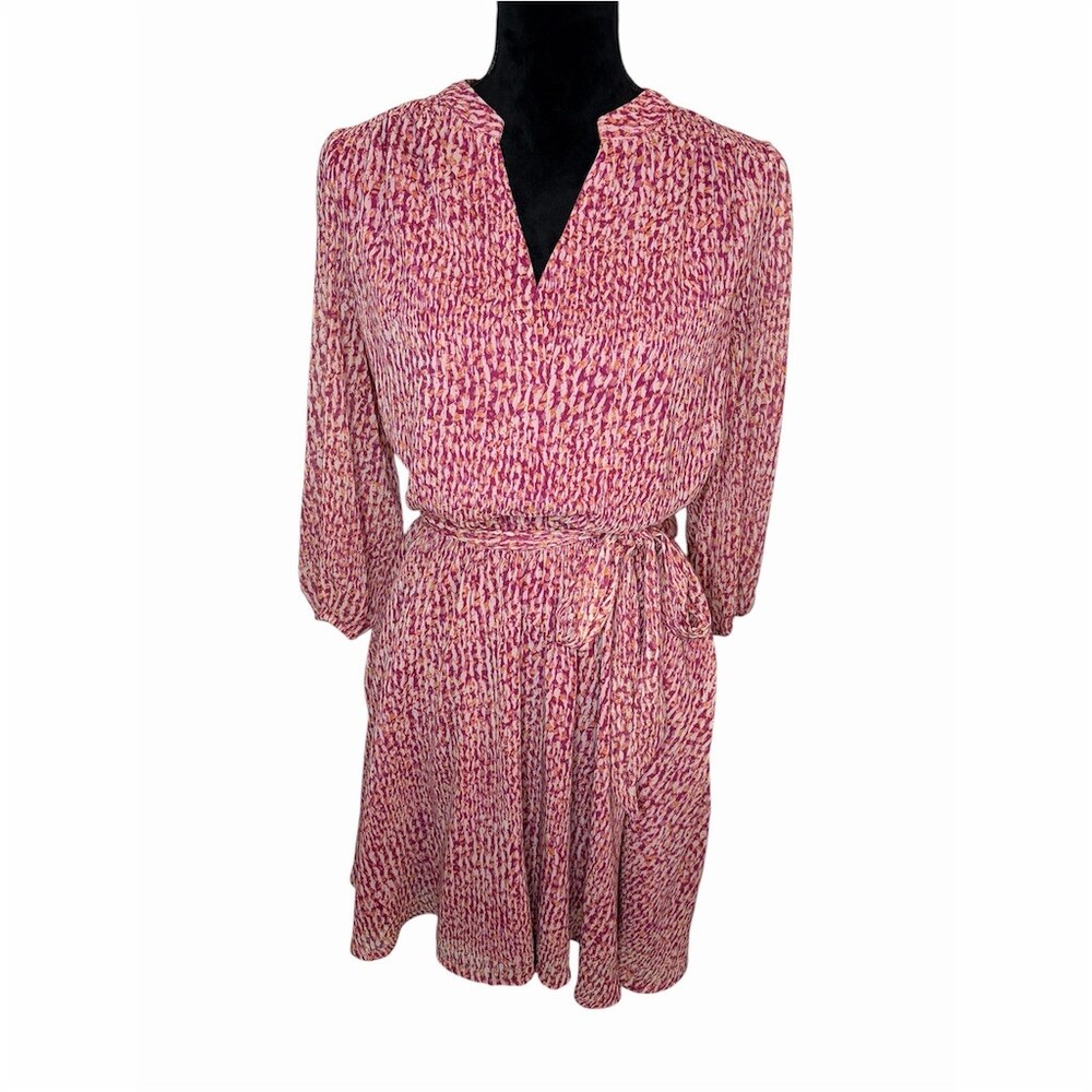 NWOT Evereve Dress Womens M Pink Abstract Print Tie Waist V-Neck Knee Length